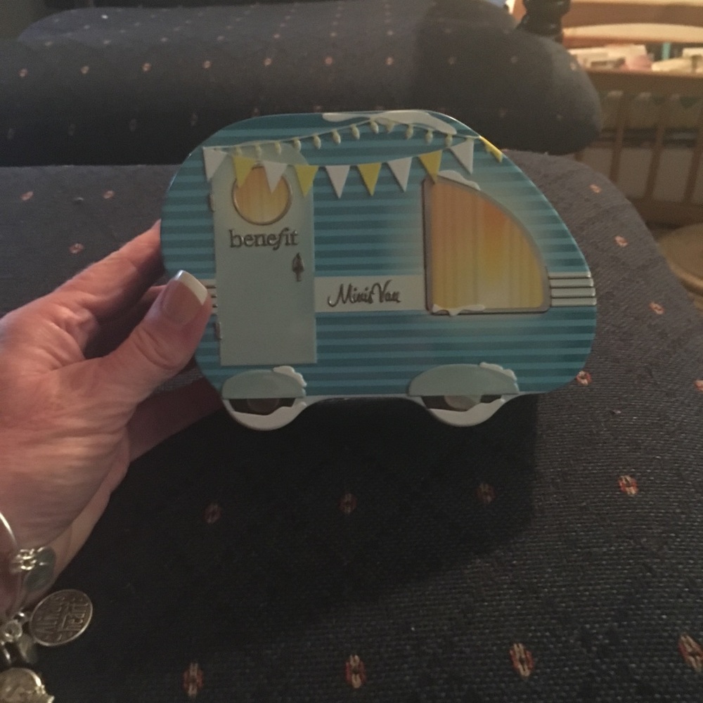 Benefit bus / no products just bus case